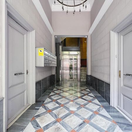 Stay U-Nique Apartments Urquinaona Барселона Екстериор снимка