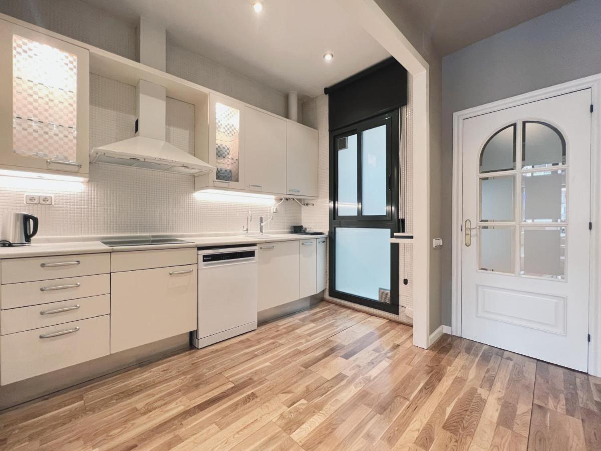 Stay U-Nique Apartments Urquinaona Барселона Екстериор снимка