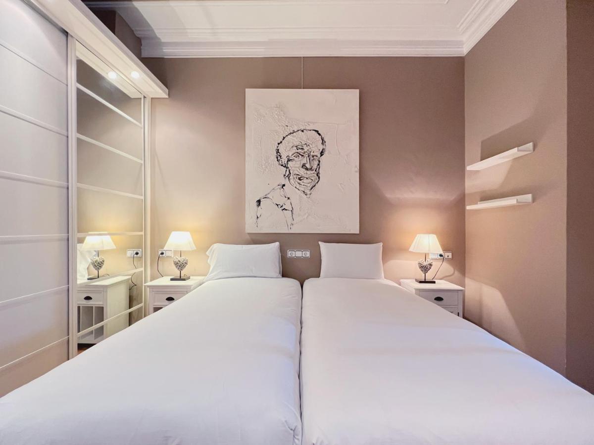 Stay U-Nique Apartments Urquinaona Барселона Екстериор снимка