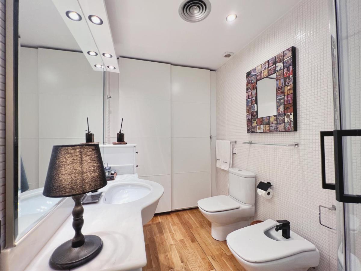 Stay U-Nique Apartments Urquinaona Барселона Екстериор снимка