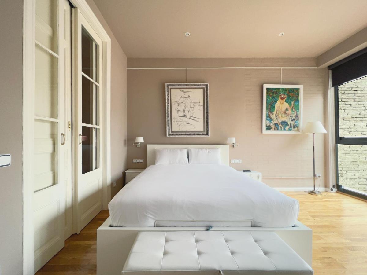 Stay U-Nique Apartments Urquinaona Барселона Екстериор снимка