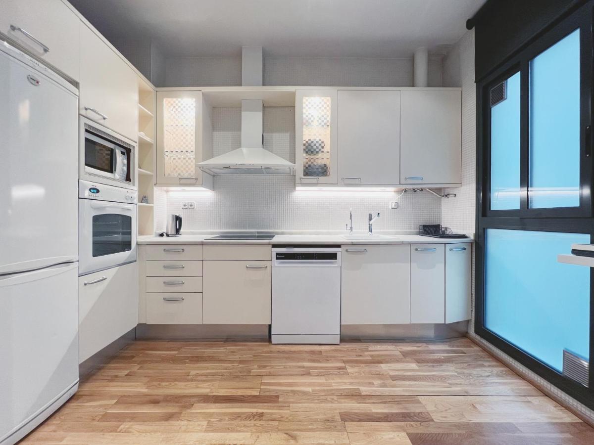 Stay U-Nique Apartments Urquinaona Барселона Екстериор снимка